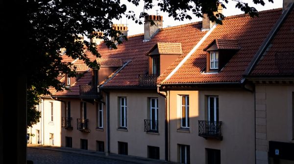 Comparatif des meilleurs services de nettoyage de toiture à Lyon